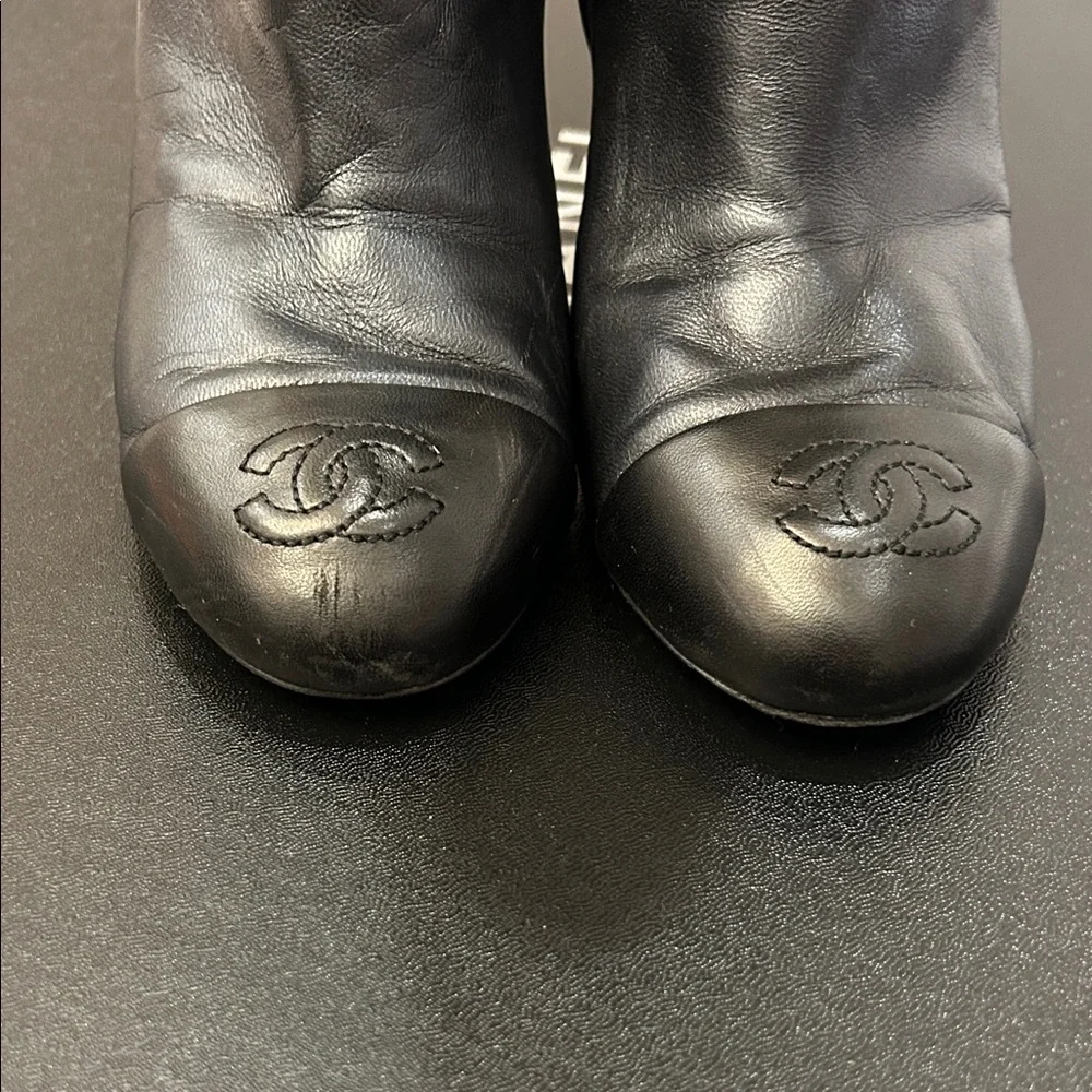 CHANEL Elegant Black Over the Knee Boots - Picture 2 of 13